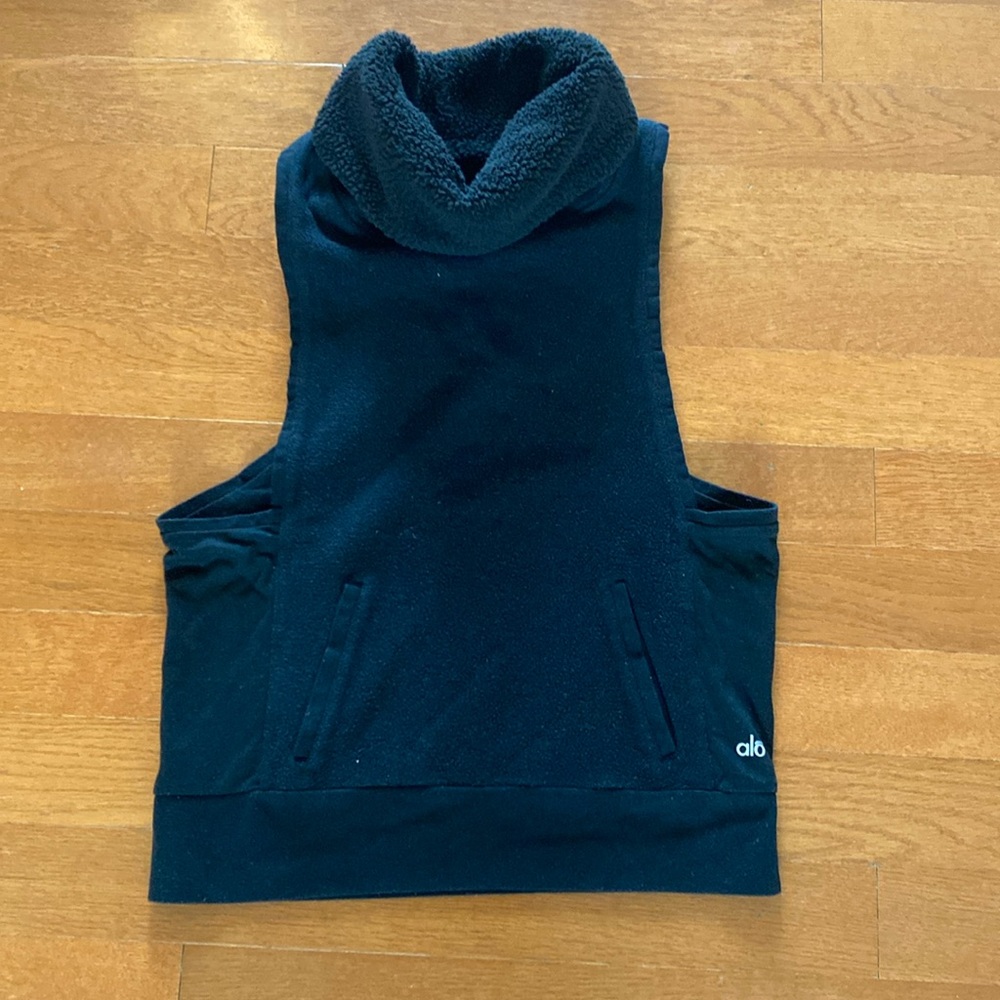 Alo yoga - M Black Fleece Funnel neck tank